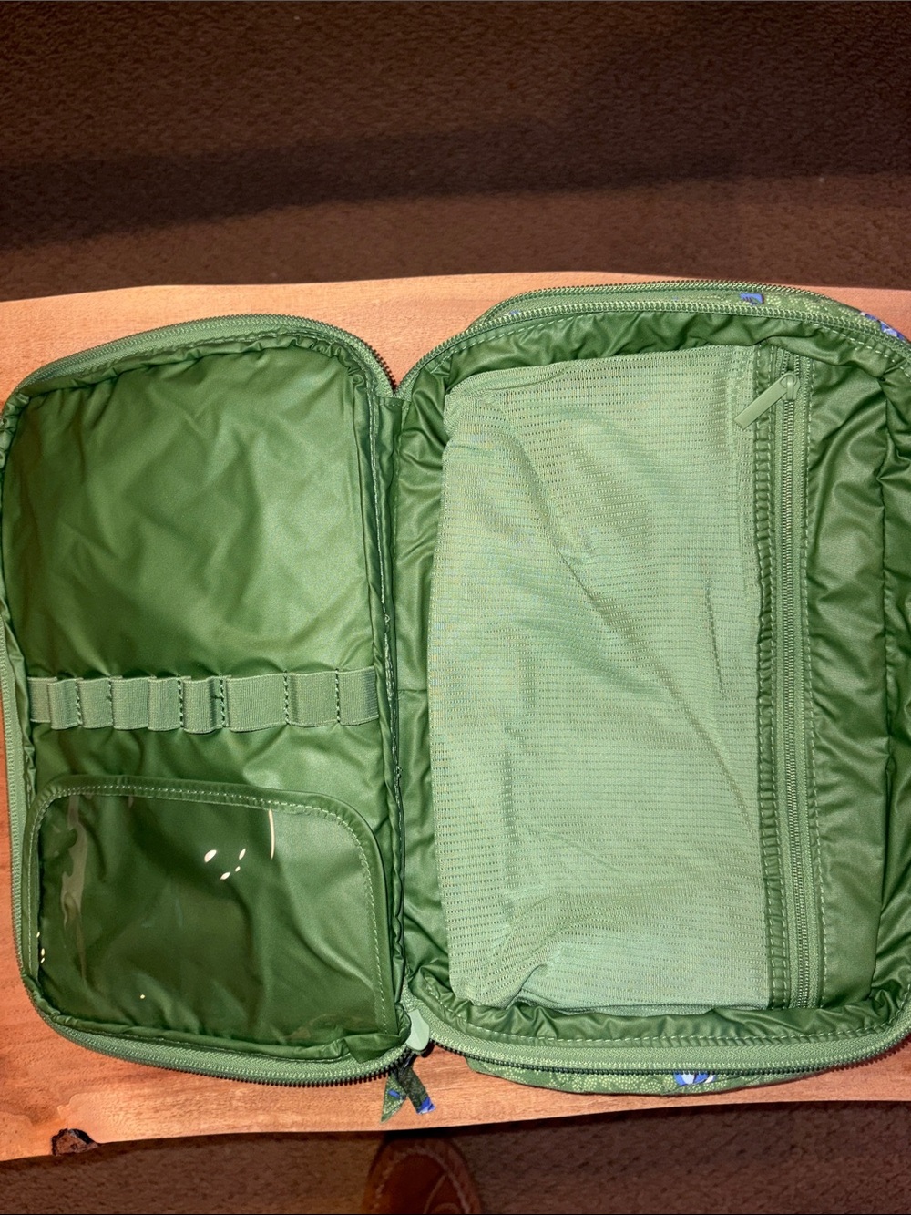 Vera Bradley | Green Bird Print Travel Case - Picture 5 of 5